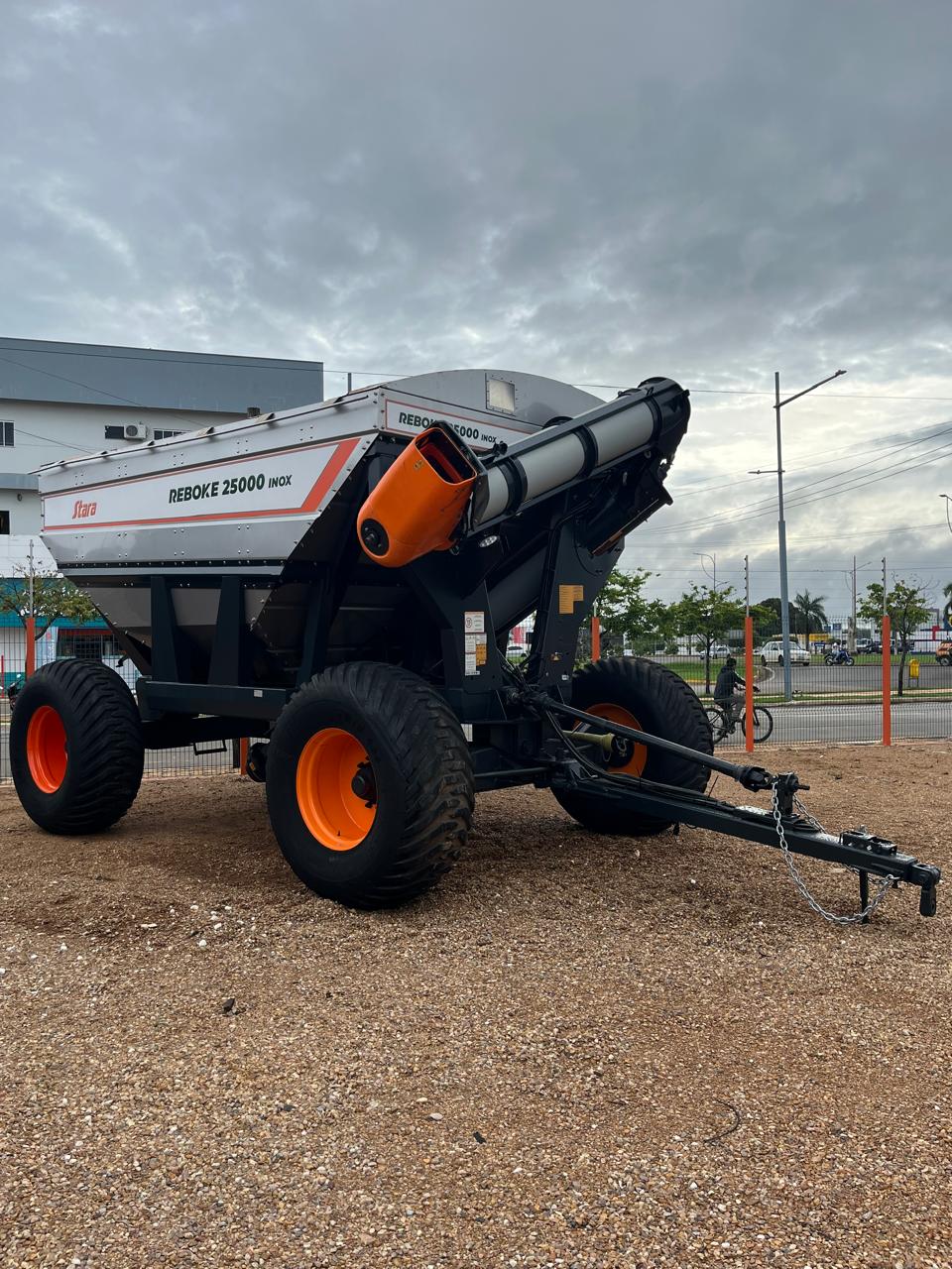 CARRETA GRANELEIRA MODELO REBOKE 25000 INOX