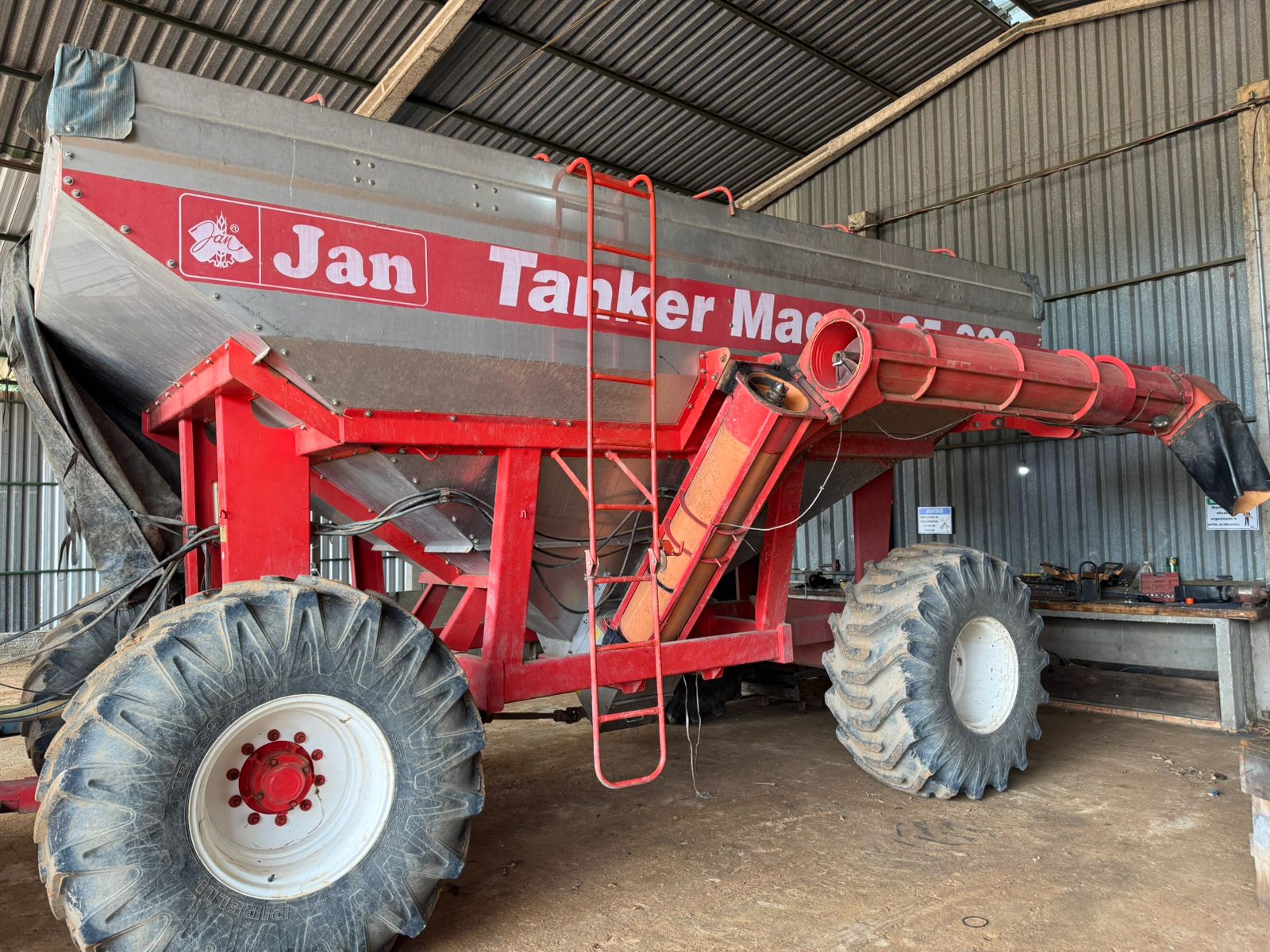 CARRETA GRANELEIRA, MARCA JAN, TANKER MAGNUM 25.000 INOX, ANO 2013- Valor a vista: R$ 150.000,00