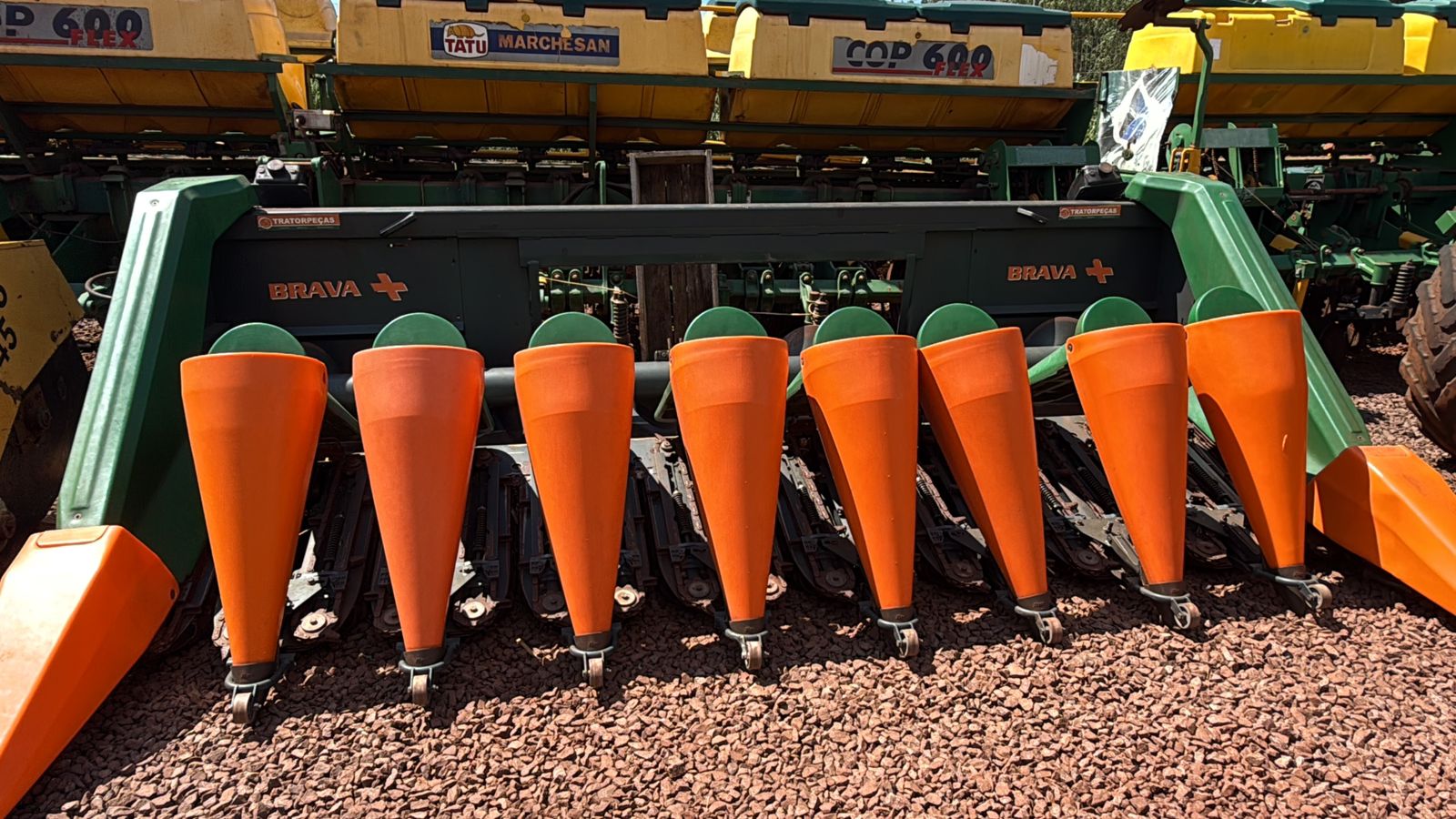 Plataforma Stara Brava+ com 09 linhas de 0,45 cm, ano 2019.