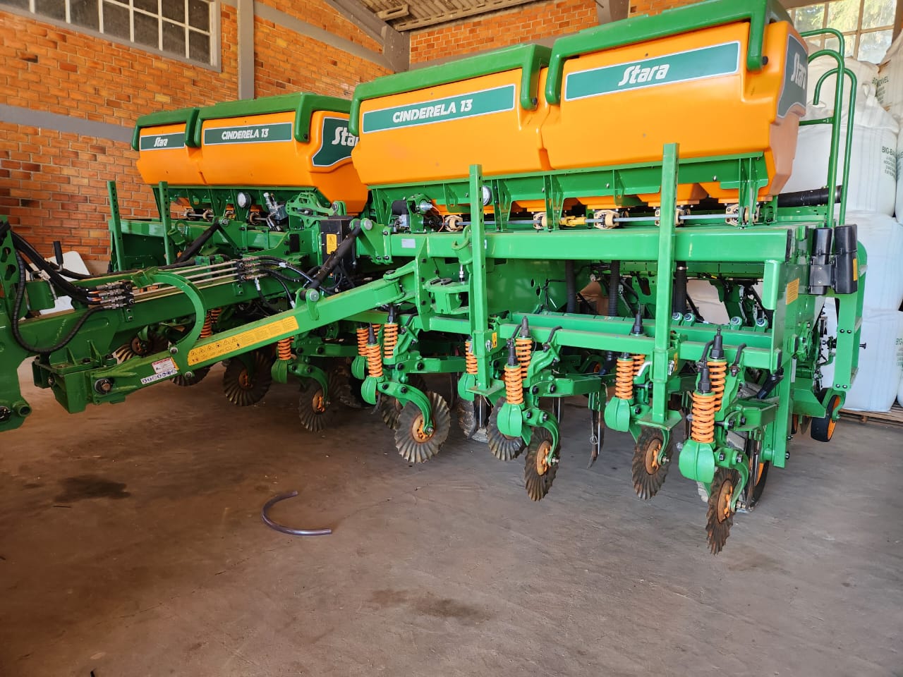 Plantadeira Stara Cinderela Top 13, ano 2022