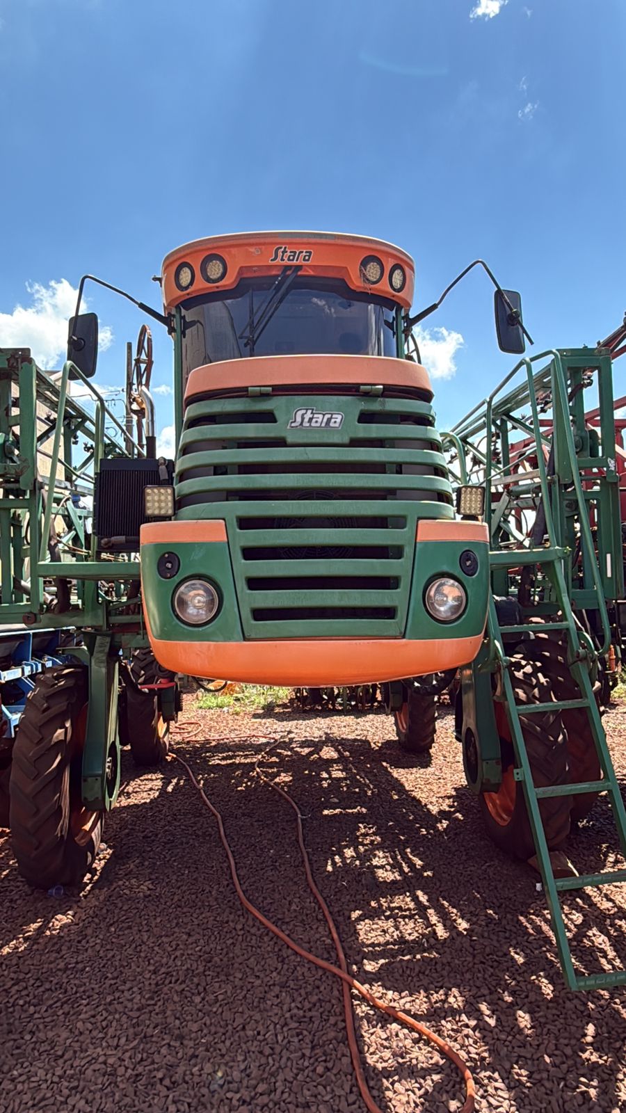 Pulverizador Gladiador 2300, 4x4 Hydro ano 2015.