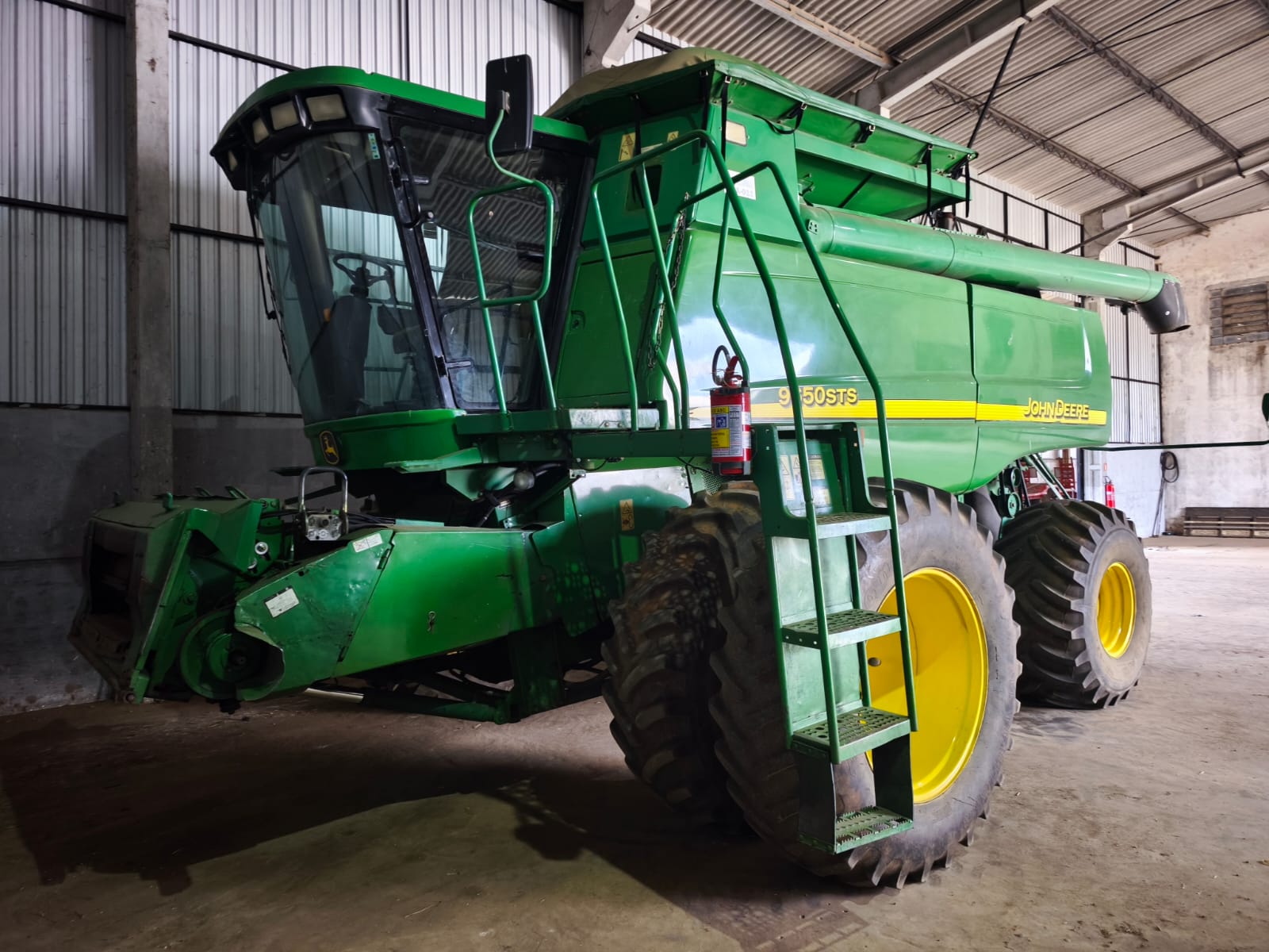 Colhedeira John Deere 9650STS, Plataforma 630F, ano 2004 e Plataforma para milho 613C, ano 2011