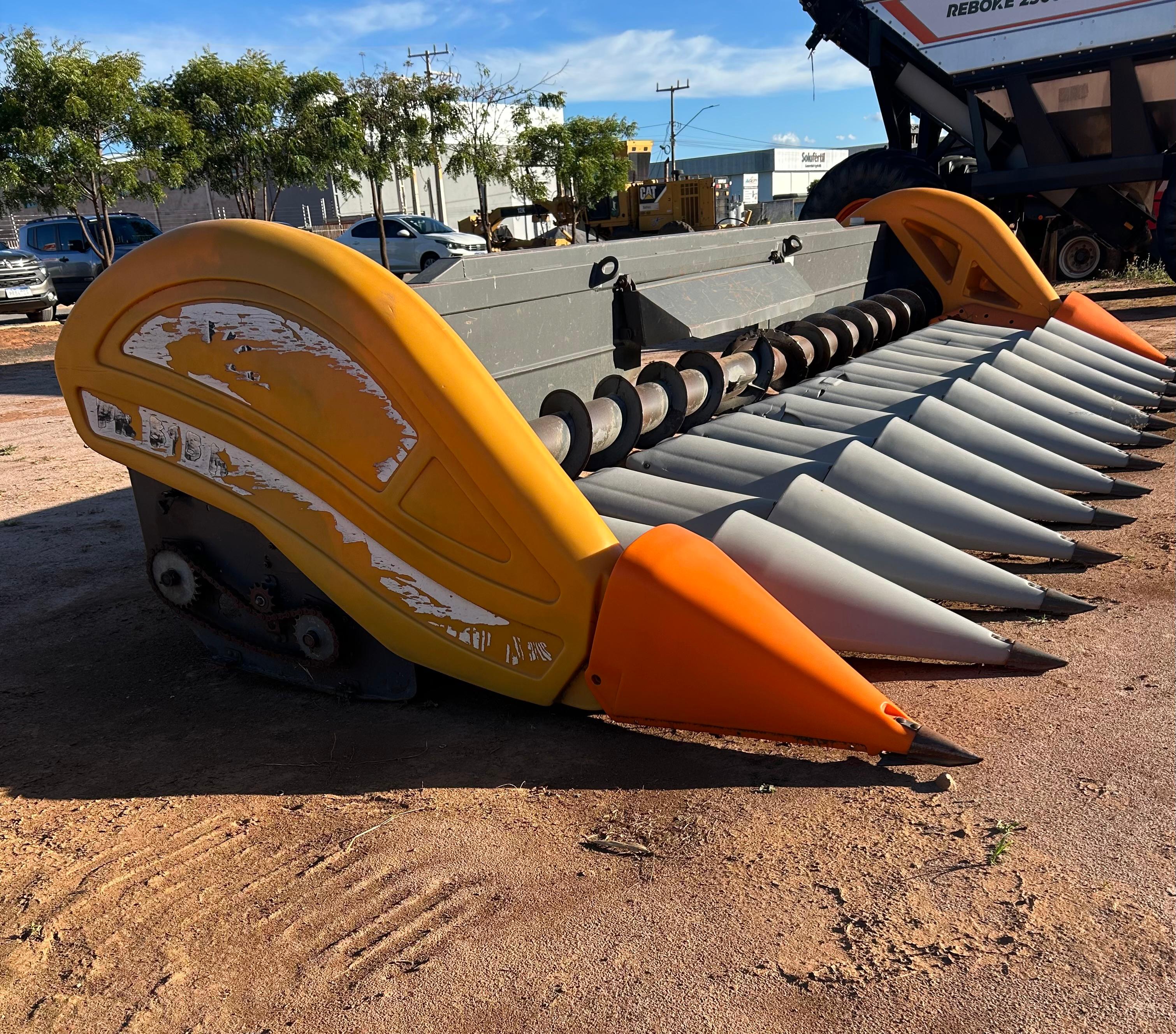 PLATAFORMA DE MILHO 12X60 – Marca Valtra