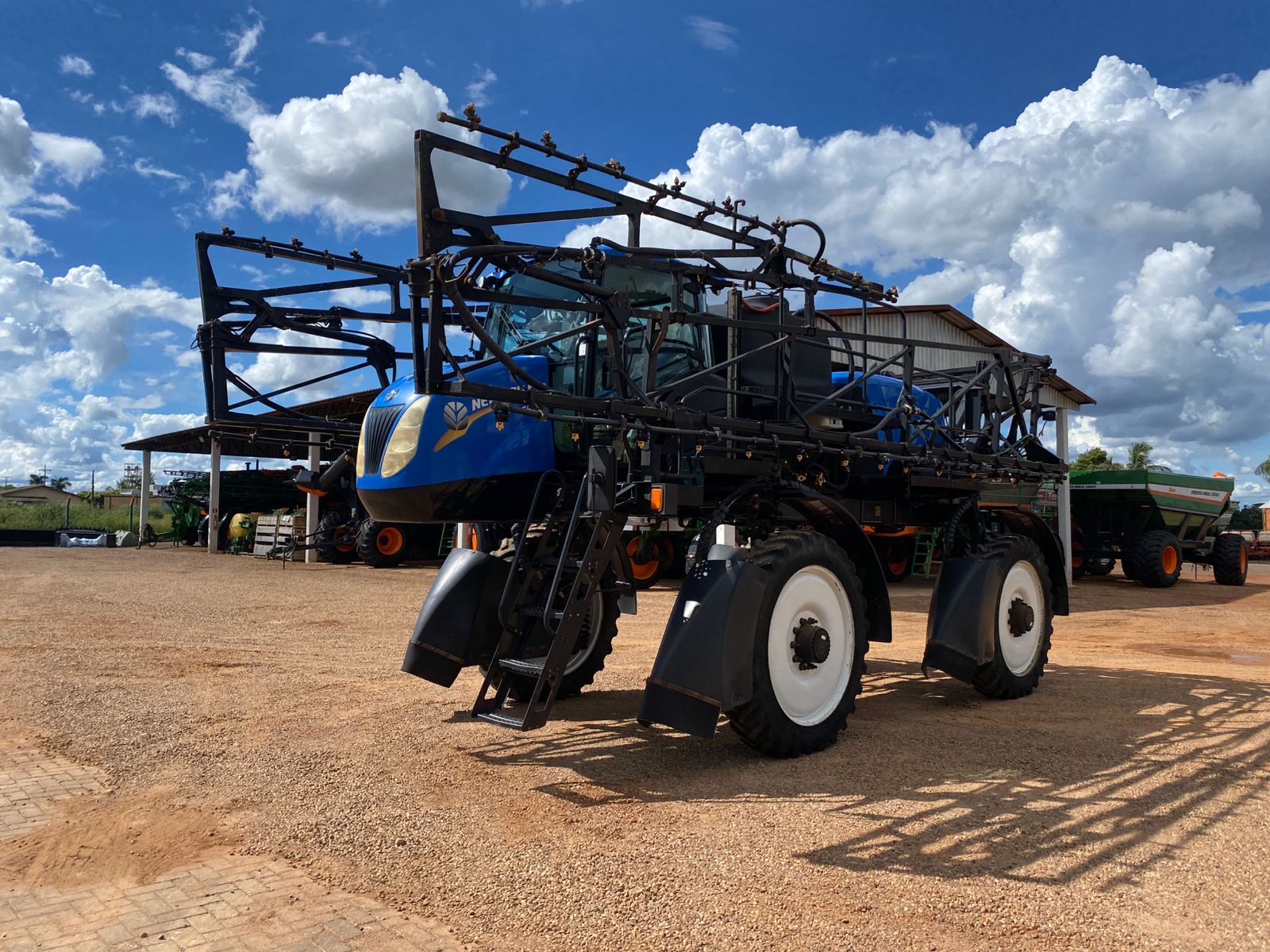 PULVERIZADOR AUTOPROPELIDO, MODELO SP2500, USADO, ANO 2016-Valor à vista: R$ 490.000,00