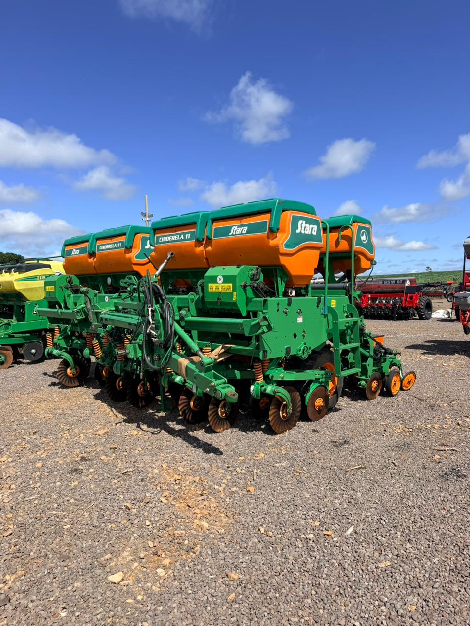 PLANTADORA ADUBADORA CINDERELA - 2017