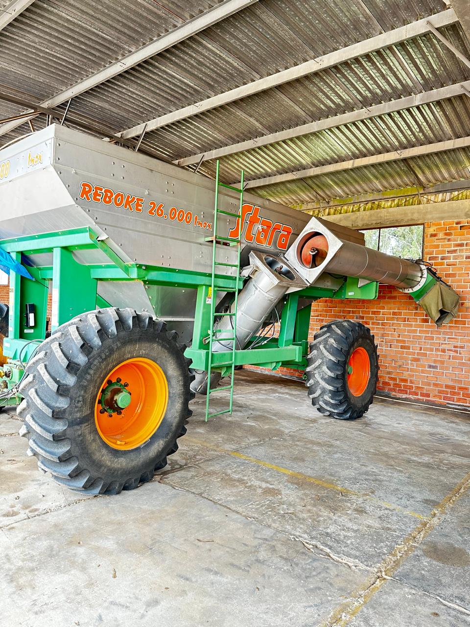 Carreta Graneleira Reboke 26000 inóx, ano 2015