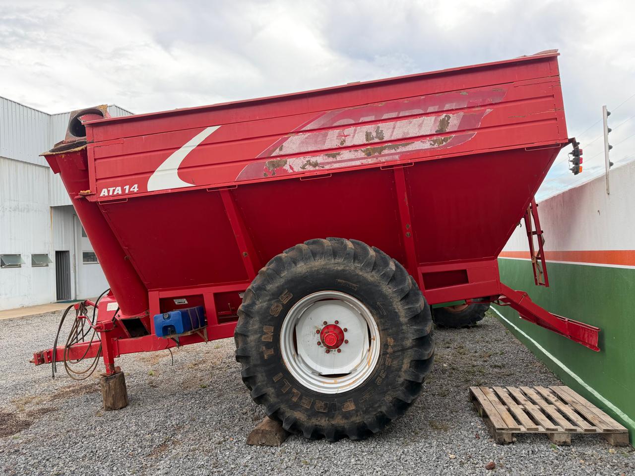 CARRETA AGRÍCOLA UMBU 16000 – Marca Umbu, de chapa.