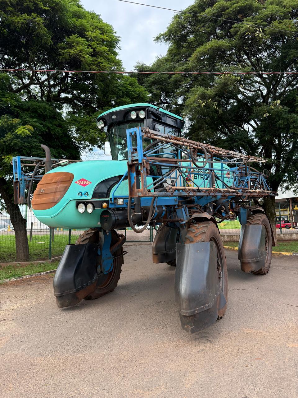 Pulverizador Montana Kuhn Stronger 3000 – 30m – 4x4 – Piloto e GPS