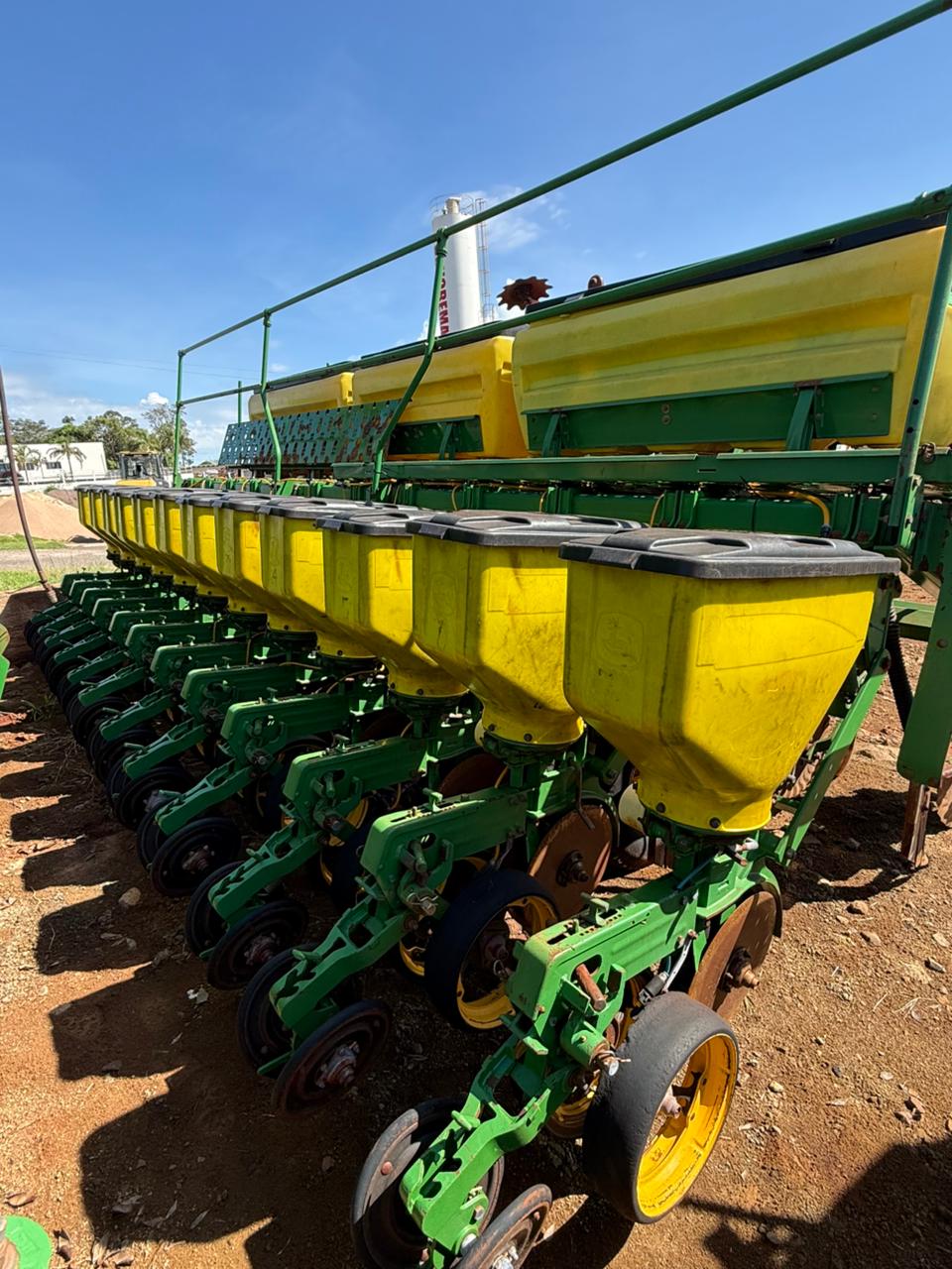 Plantadeira John Deere 1113 – 12x50 – Pantográfica