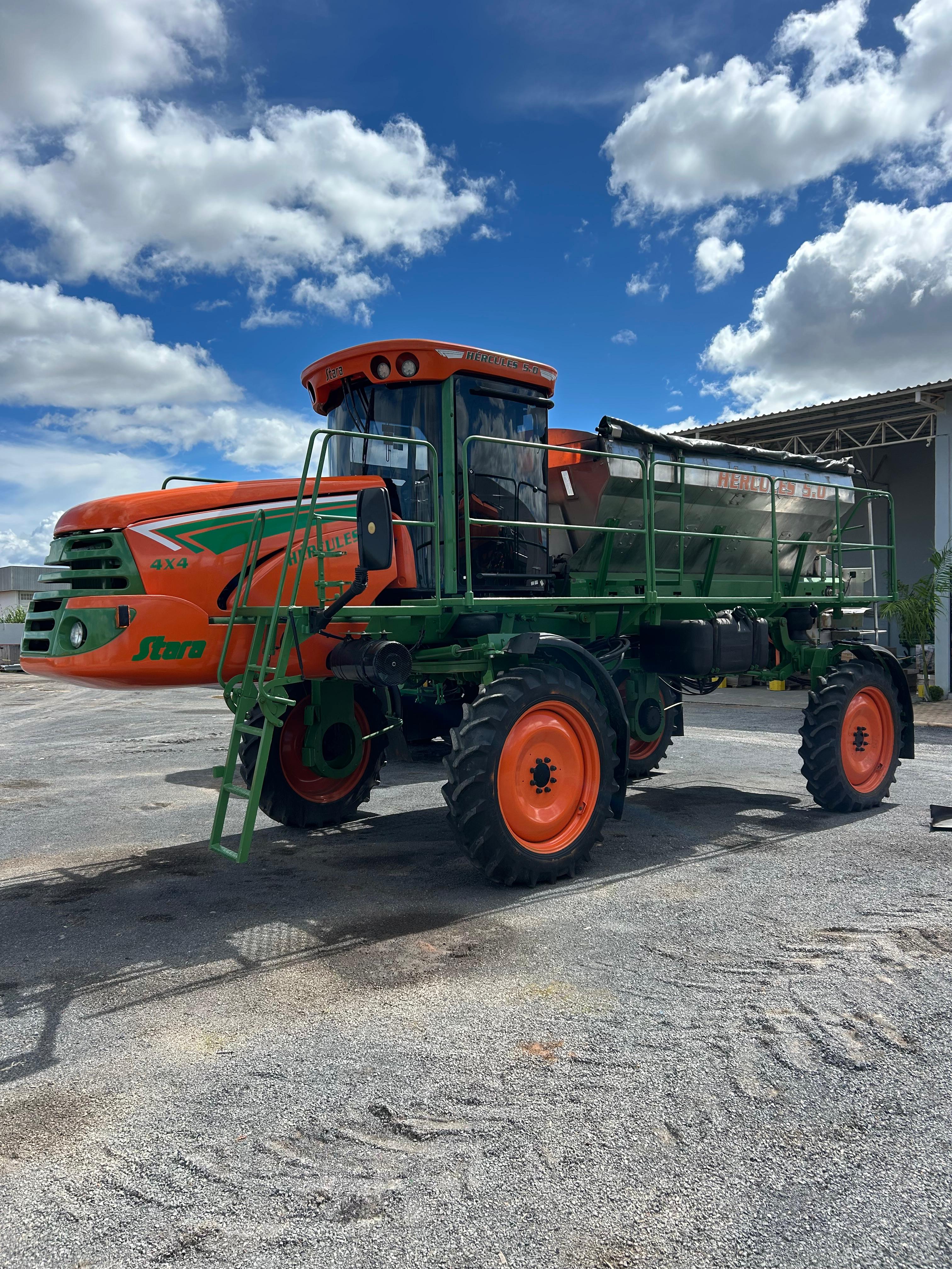 DISTRIBUIDOR HÉRCULES 5.0 – Marca Stara, com Topper 4500, máquina 100% revisada.