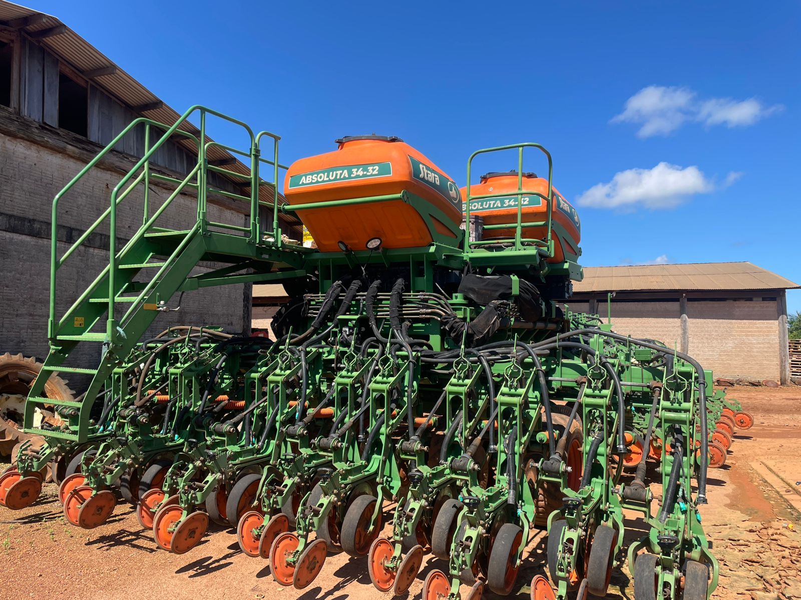 PLANTADORA DE ARRASTO MODELO ABSOLUTA, CHASSI 34-32, Ano de Fabricação: 2020- Valor: R$ 800.000,00