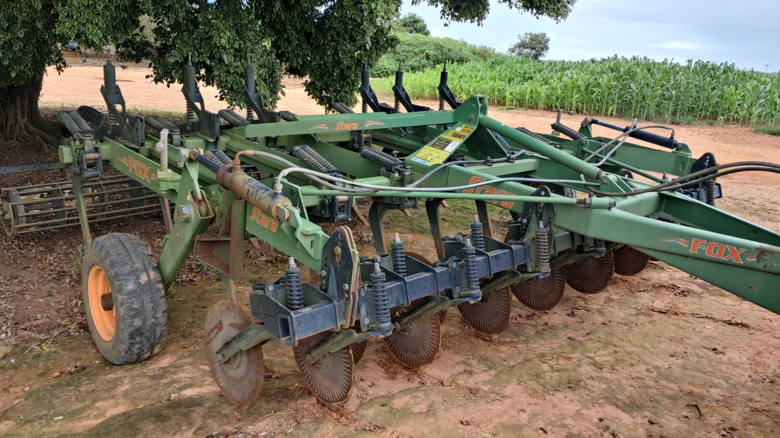 ESCARIFICADOR, MODELO FOX COM 15 HASTES, ANO 2015- Valor a vista: R$ 90.000,00