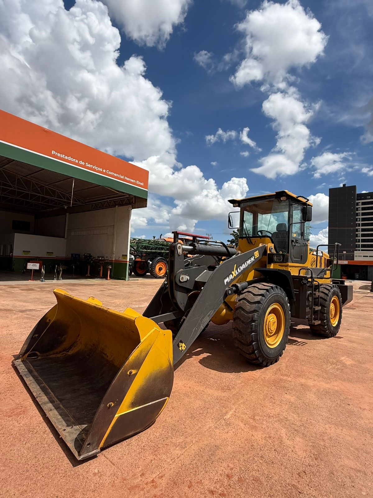 PÁ CARREGADEIRA MAX936W 10T – Marca Maxloader, ano 2021 - Hidráulica e com 2.714 horas