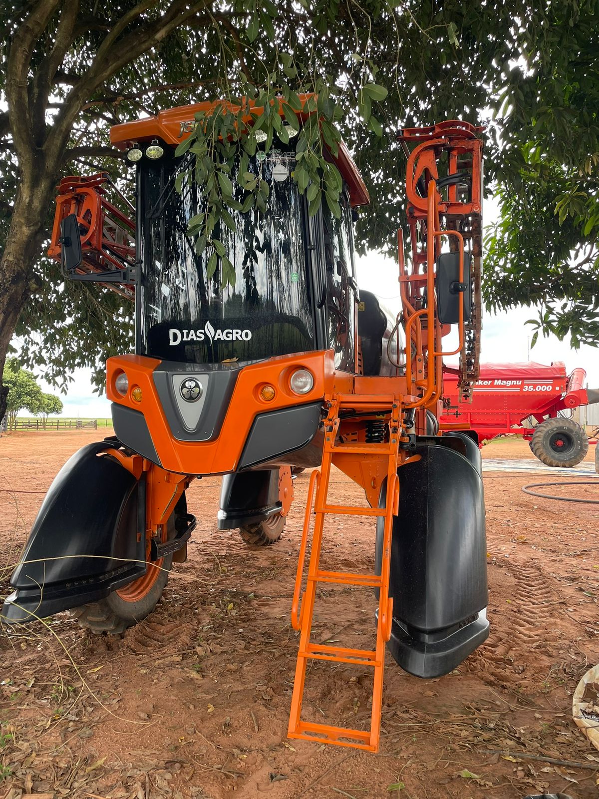 PULVERIZADOR AUTOPROPELIDO, MODELO UNIPORT 2000 PLUS, ANO 2021, MARCA JACTO-  Valor: R$ 450.000,00 no prazo