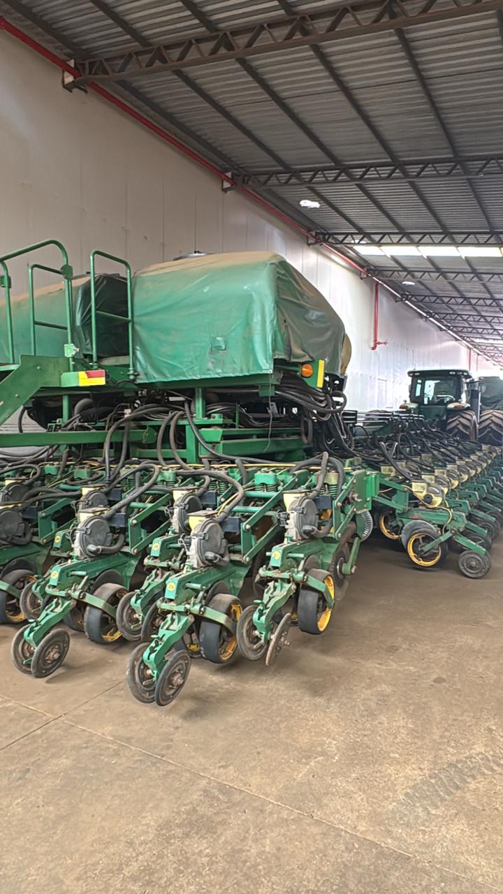 Plantadeira Jhon Deere Modelo DB74 49x45 Ano 2012
