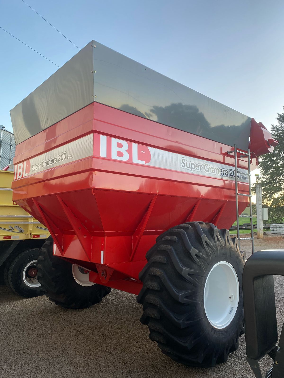 CARRETA AGRICOLA GRANELEIRA, MODELO SUPER GRANERA 200