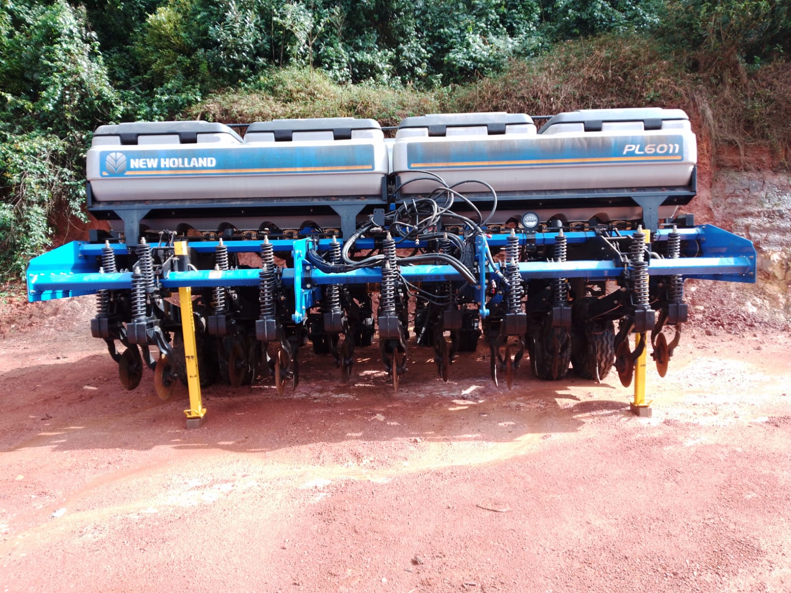 Plantadeira New Holland PL 6011, ano 2021
