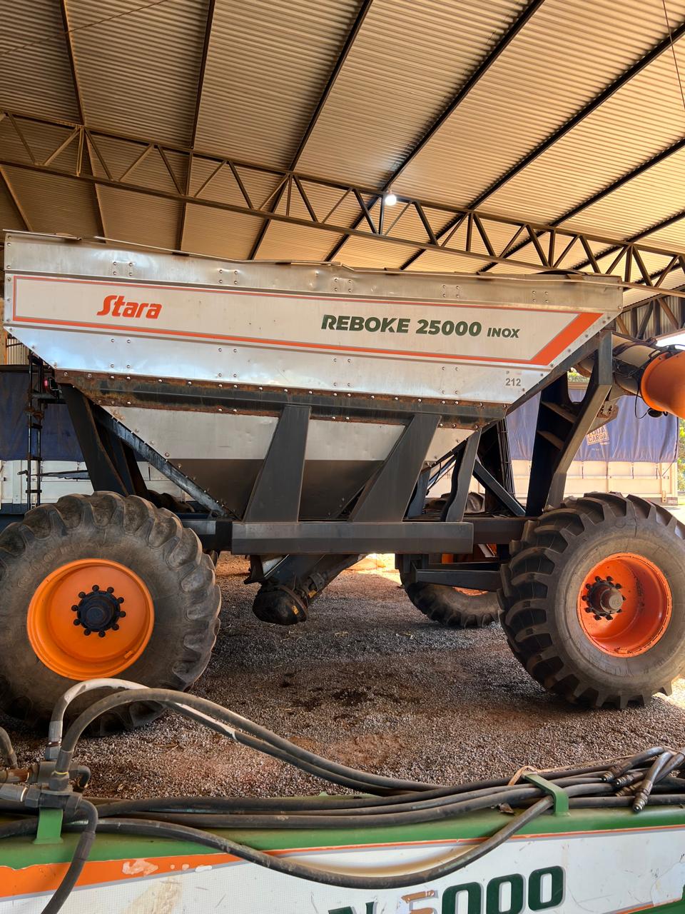 CARRETA GRANELEIRA MODELO REBOKE 25000 INOX.- Ano de Fabricação: 2022. | Valor a vista: R$ 220.000,00