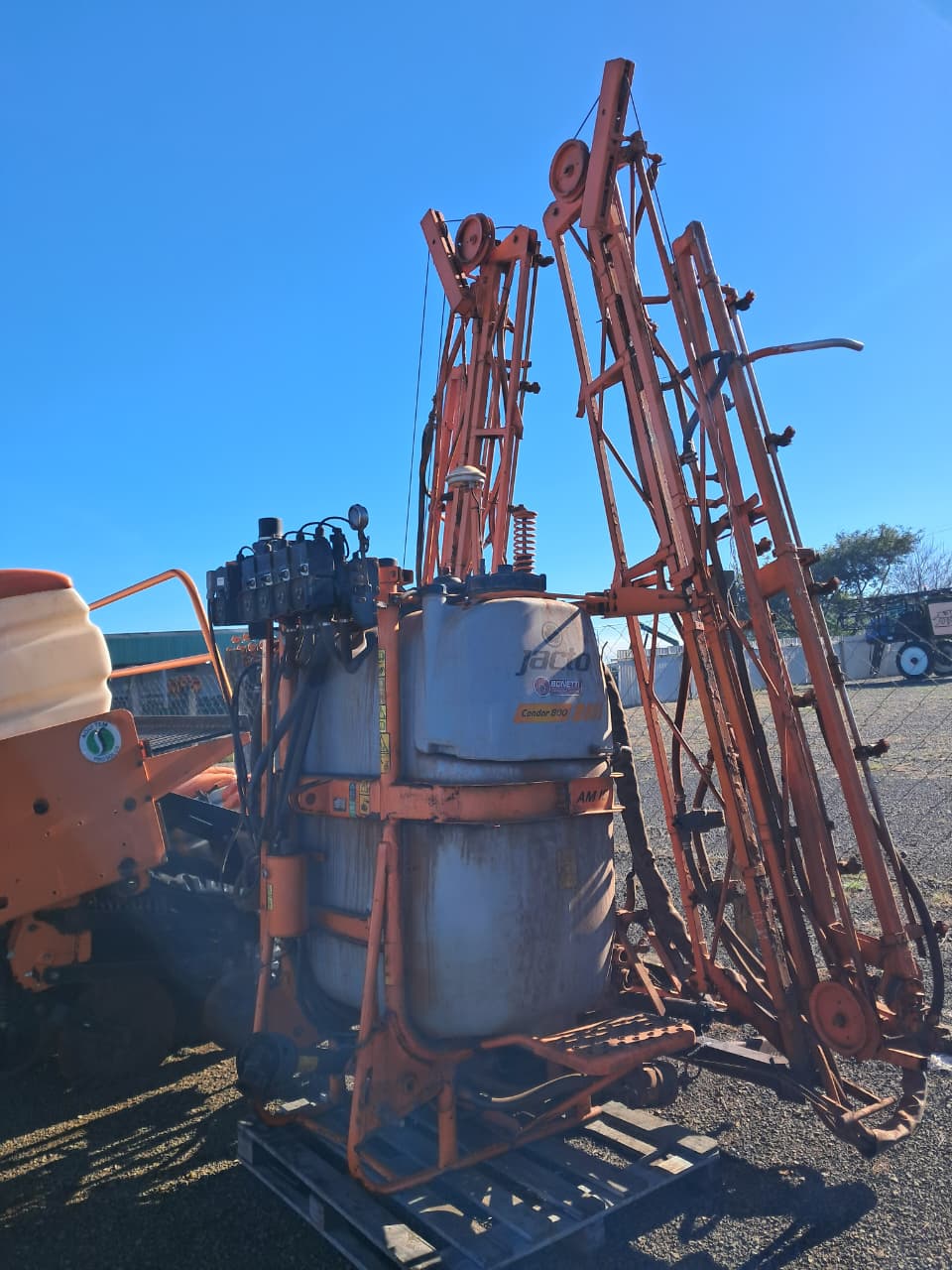 PULVERIZADOR, MARCA JACTO, MODELO AM CONDOR 800L