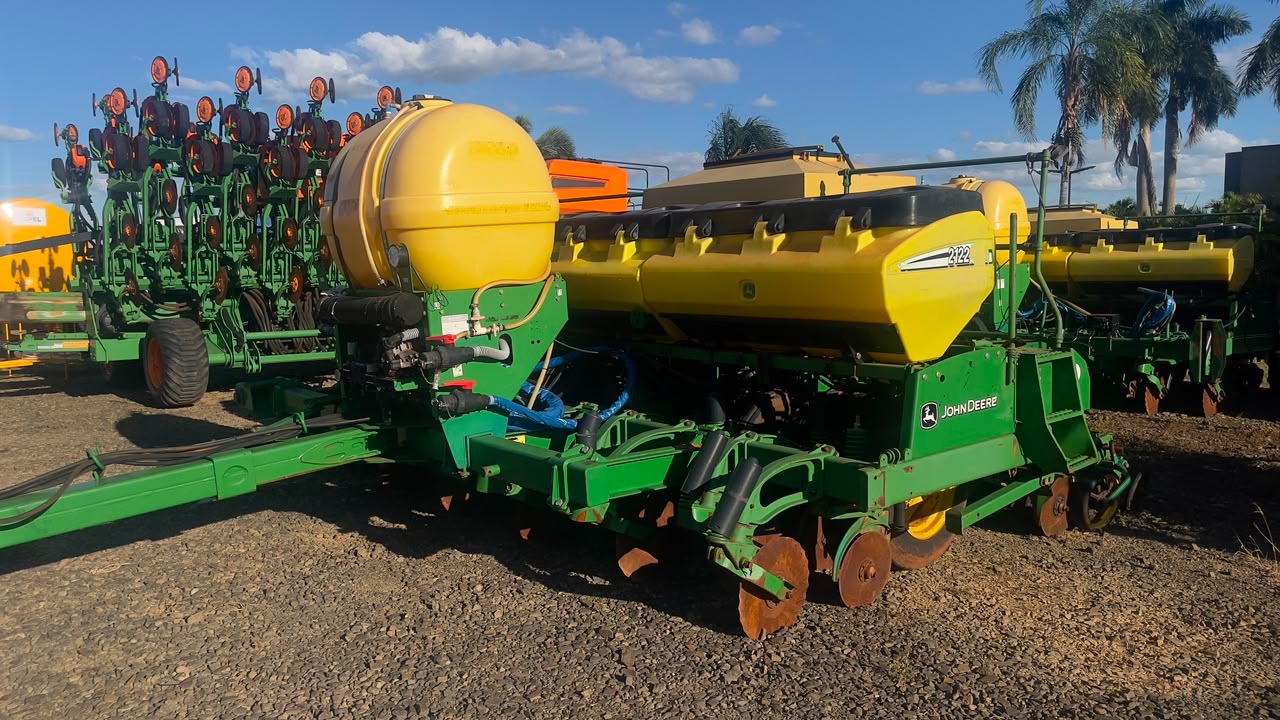 PLANTADEIRA JOHN DEERE SERIE 2100 DE 22 LINHAS