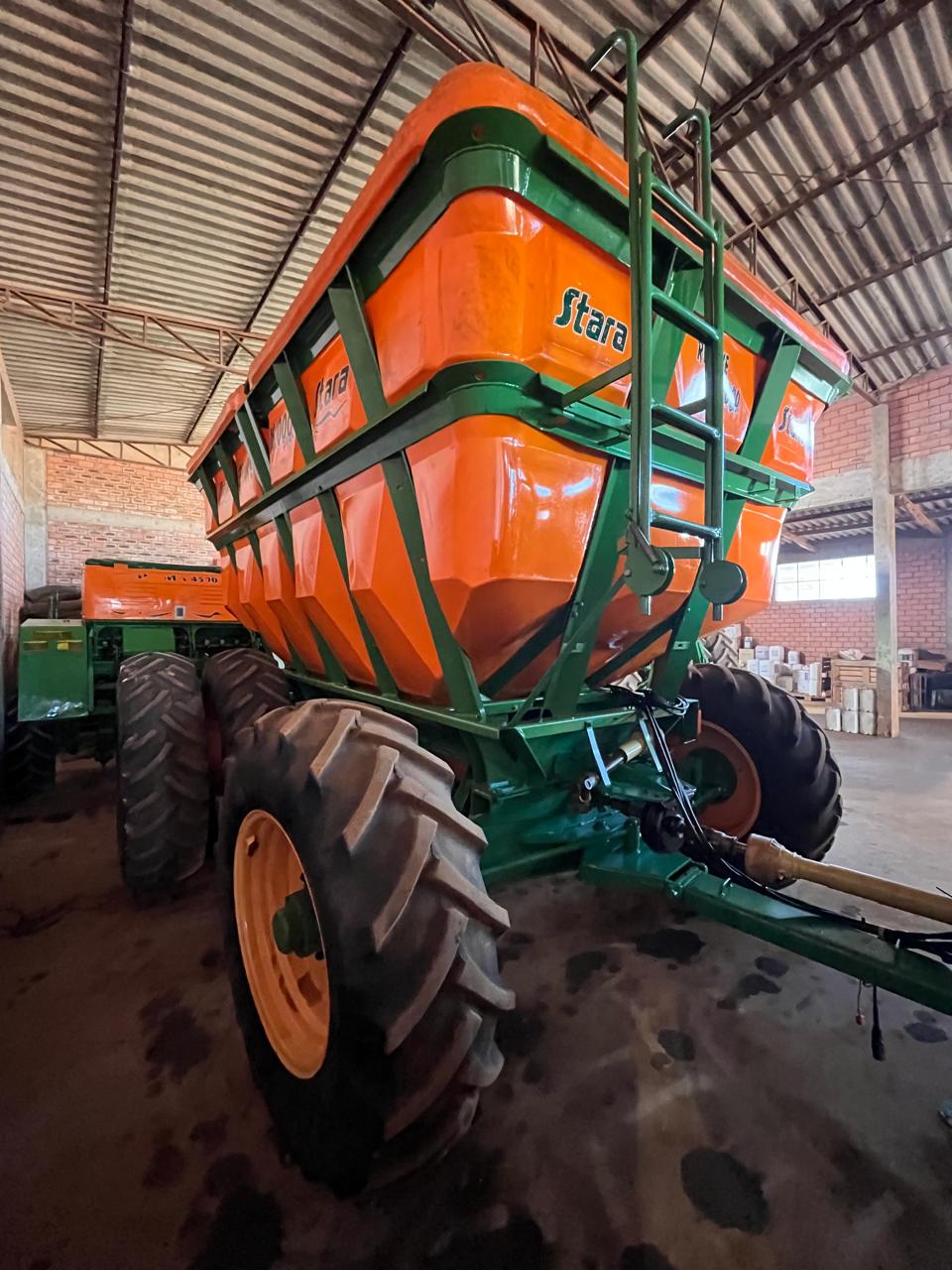 Carreta Graneleira Stara Reboke 16000 Plus, ano 2013