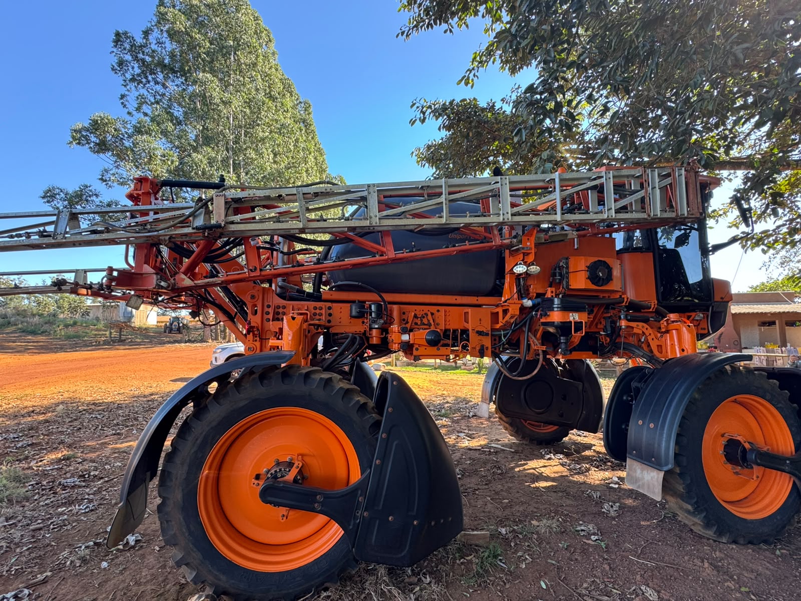 Pulverizador  jacto modelo Uniport 2030 ano 2021 Hydro 4x4 com  28 mts de barra