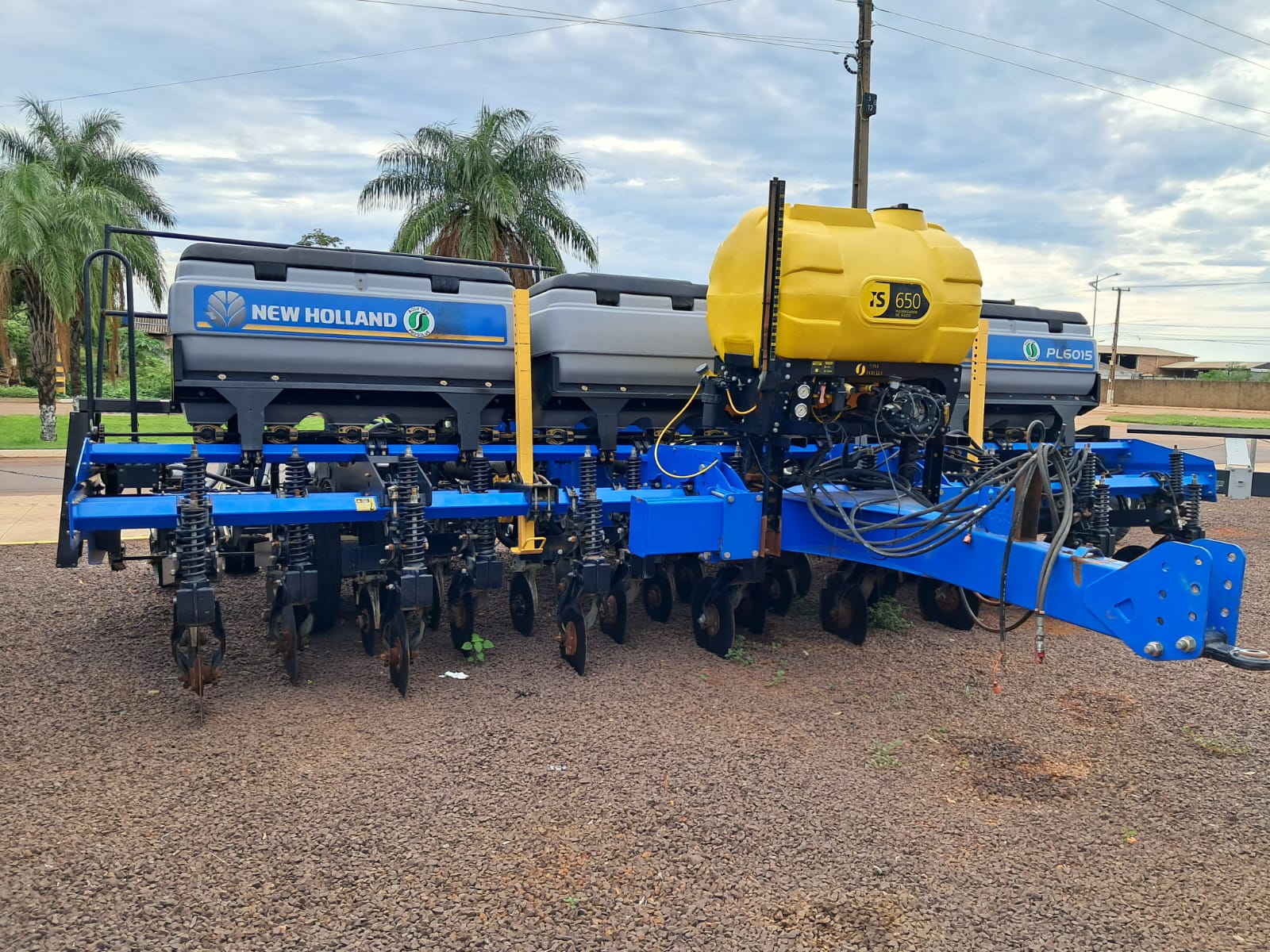New Holland PL6015