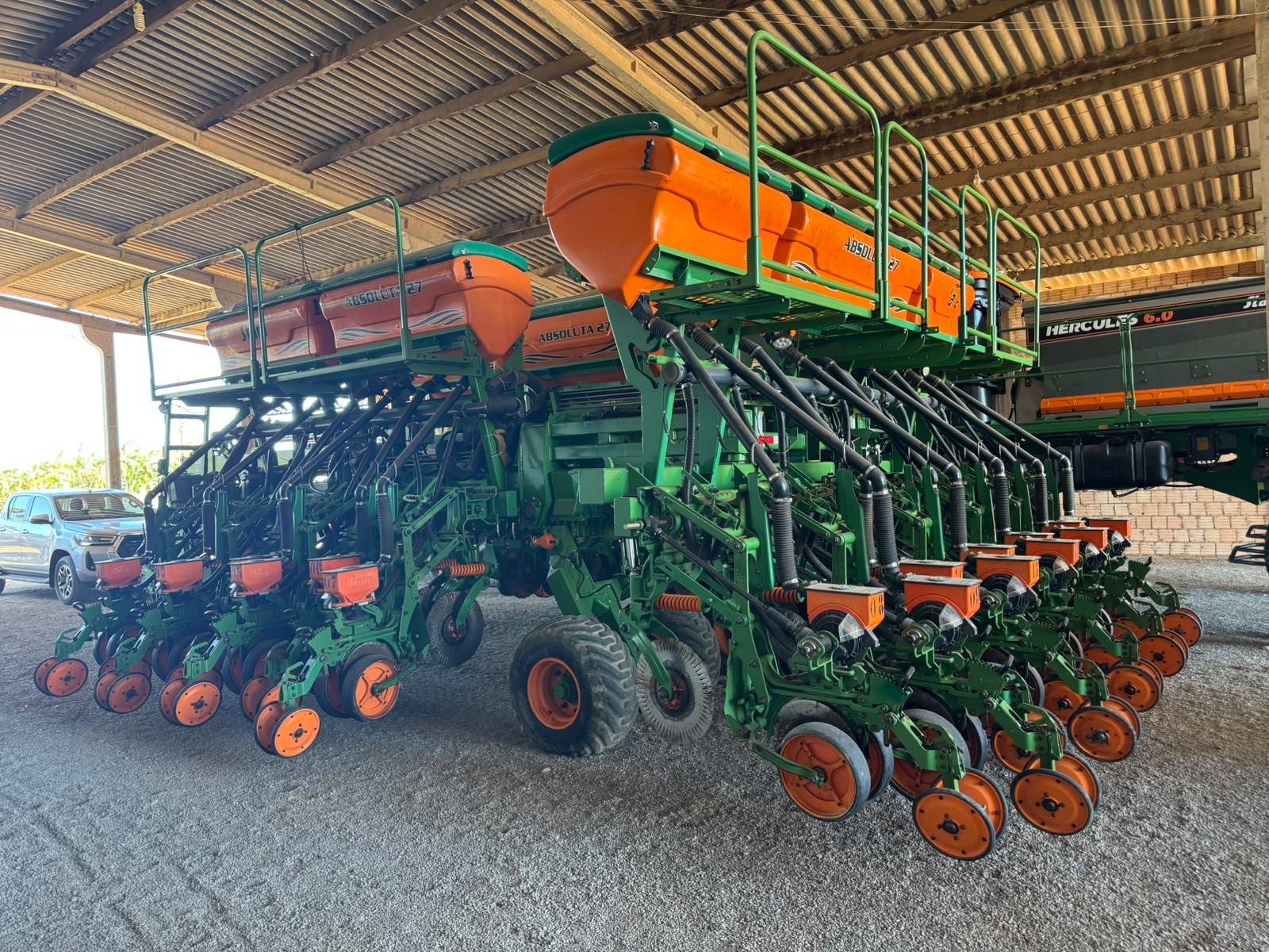PLANTADEIRA DE ARRASTO MODELO ABSOLUTA 24X50, CAIXA SUSPENSA, ANO 2016-Valor a vista: R$ 350.000,00