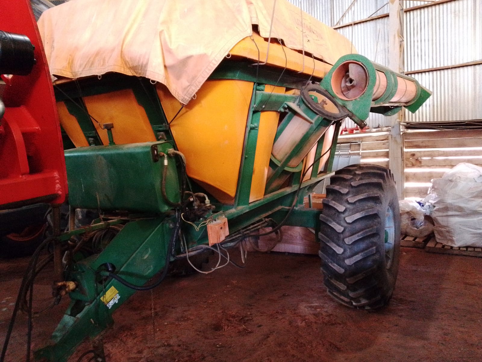 Carreta Graneleira Stara Reboke 11000, ano 2004