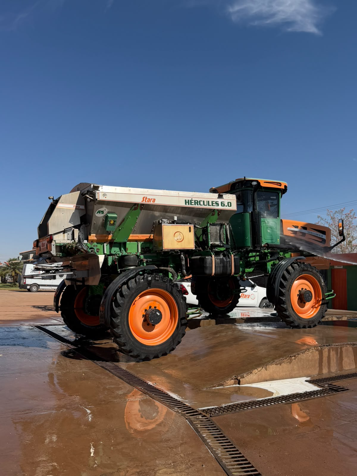 DISTRIBUIDOR HÉRCULES 6.0 – Marca Stara - Com Topper 5500, 5.000 horas.