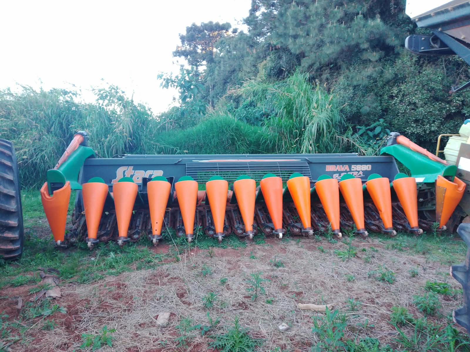 Plataforma para milho Stara Brava Elektra 5880, 2012