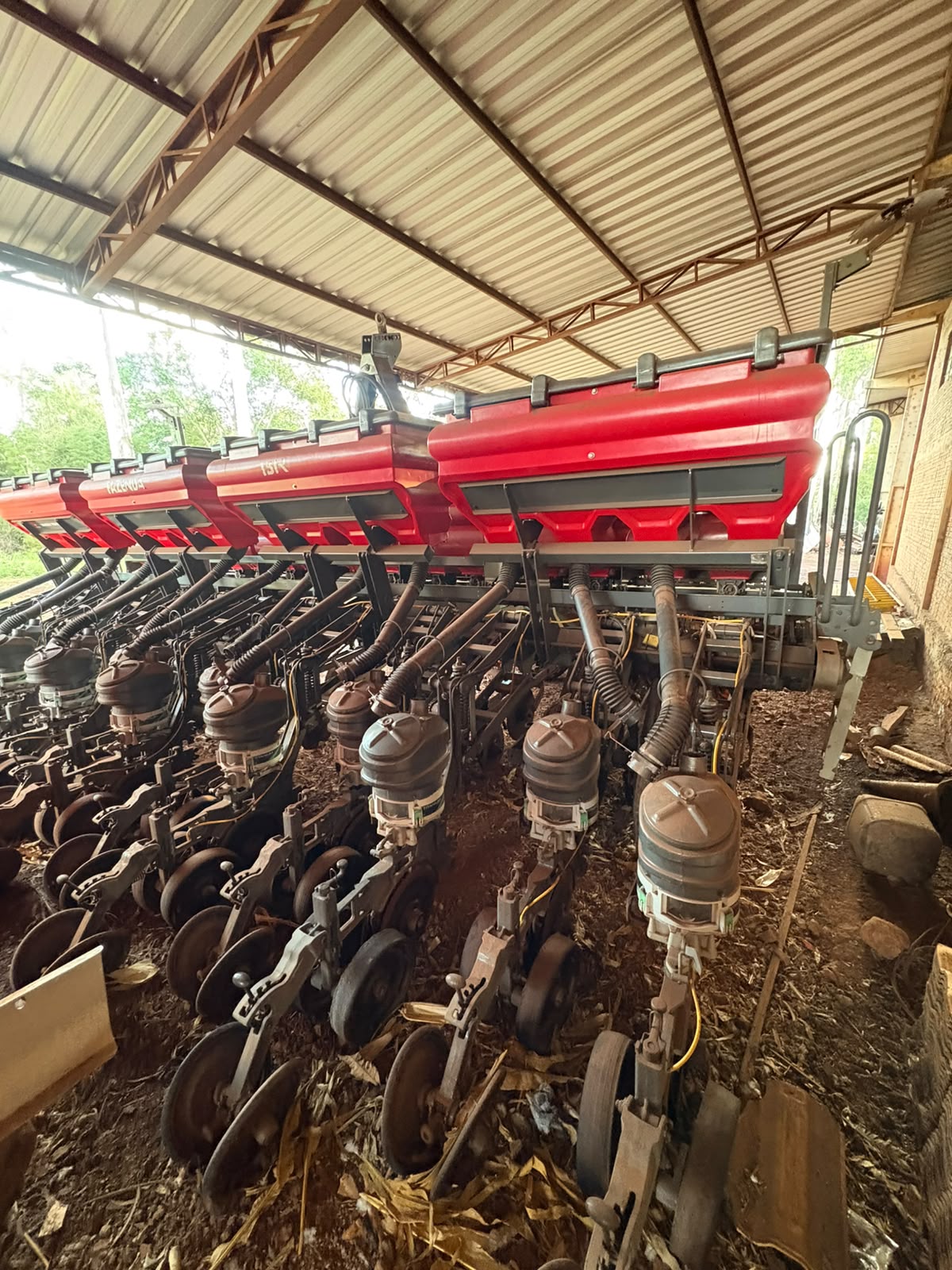 Plantadeira Massey Fergunson 13x50 ano 2018 com dosador titanium, caixa suspensa e sensor de sementes