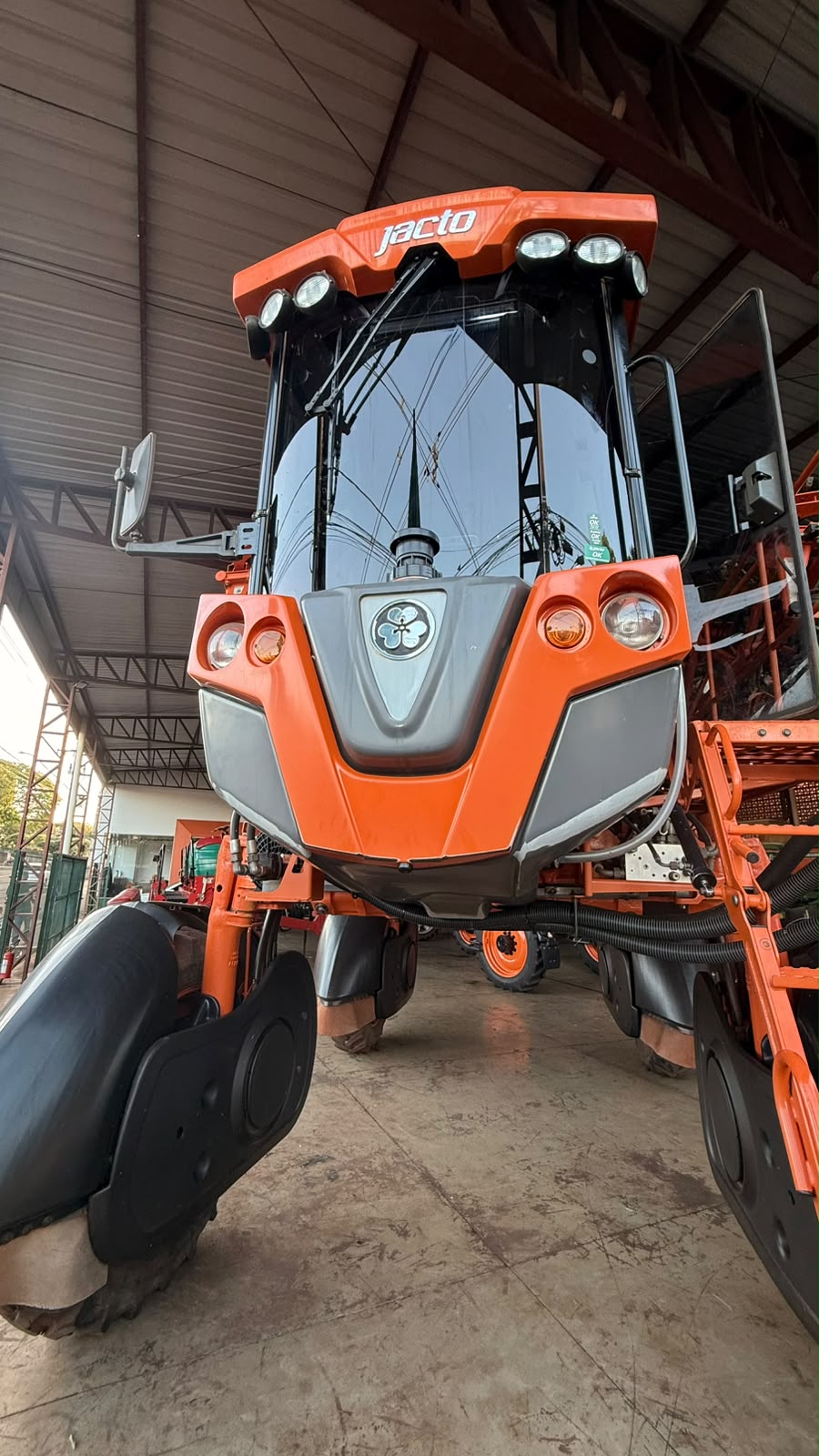 Pulverizador Autopropelido Jacto Uniport 2530 ano 2016 com 30 metros de barras, hidro 4x4 com 2900 horas.