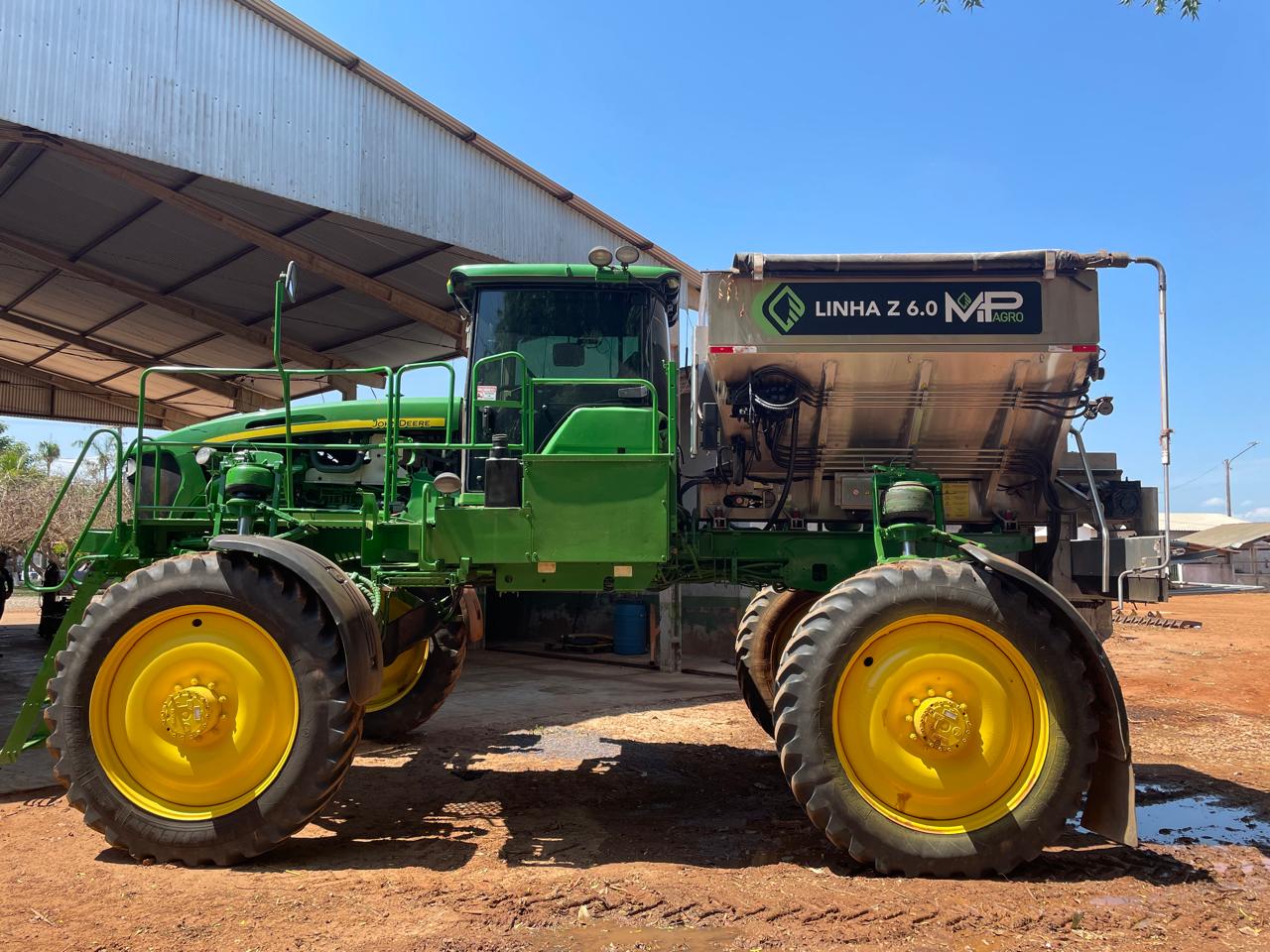 AUTOPROPELIDO, MODELO JD 4730 , COM CAIXA DE DISTRIBUIÇÃO MPAGRO, LINHA Z 6.0,                                                                                                                                                      ANO: 2023,MARCA MPAGRO.