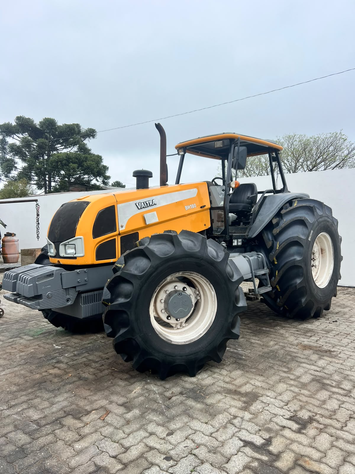 Trator Valtra