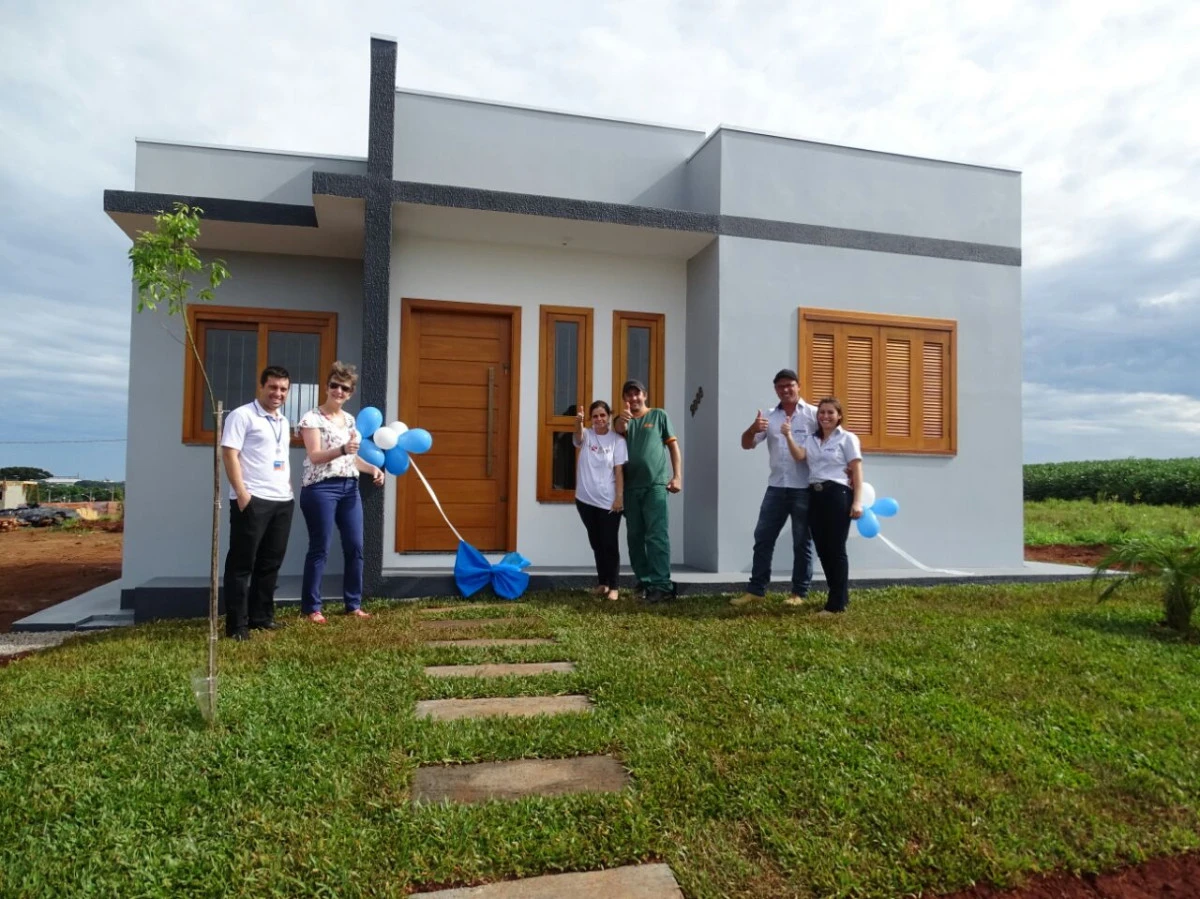 Primeira casa do Bairro Três Irmãos é entregue