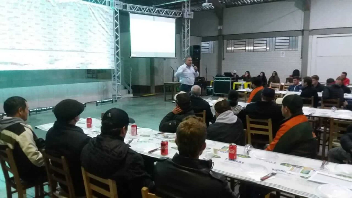 Дилер Polotech провел День поля в Estação / RS