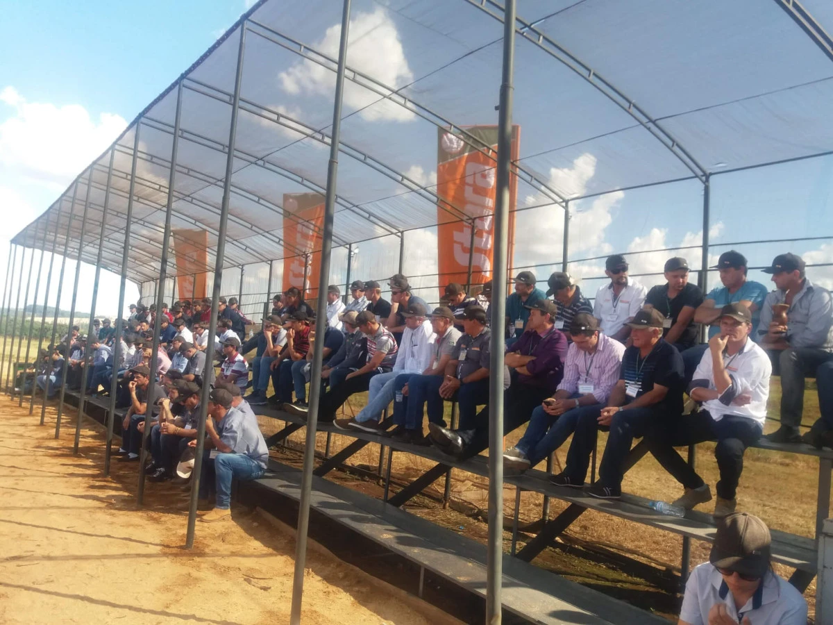 Produtores visitam a fábrica da Stara