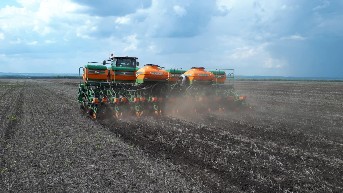 Stara hace la demostración de plantío en Rusia
