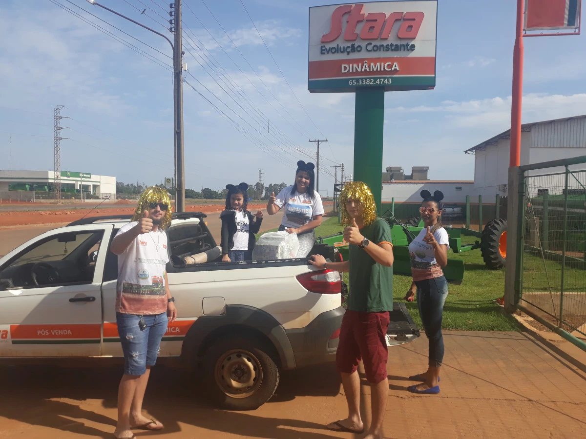 Concesionaria Dinâmica Máquinas realiza acción en el día de los niños