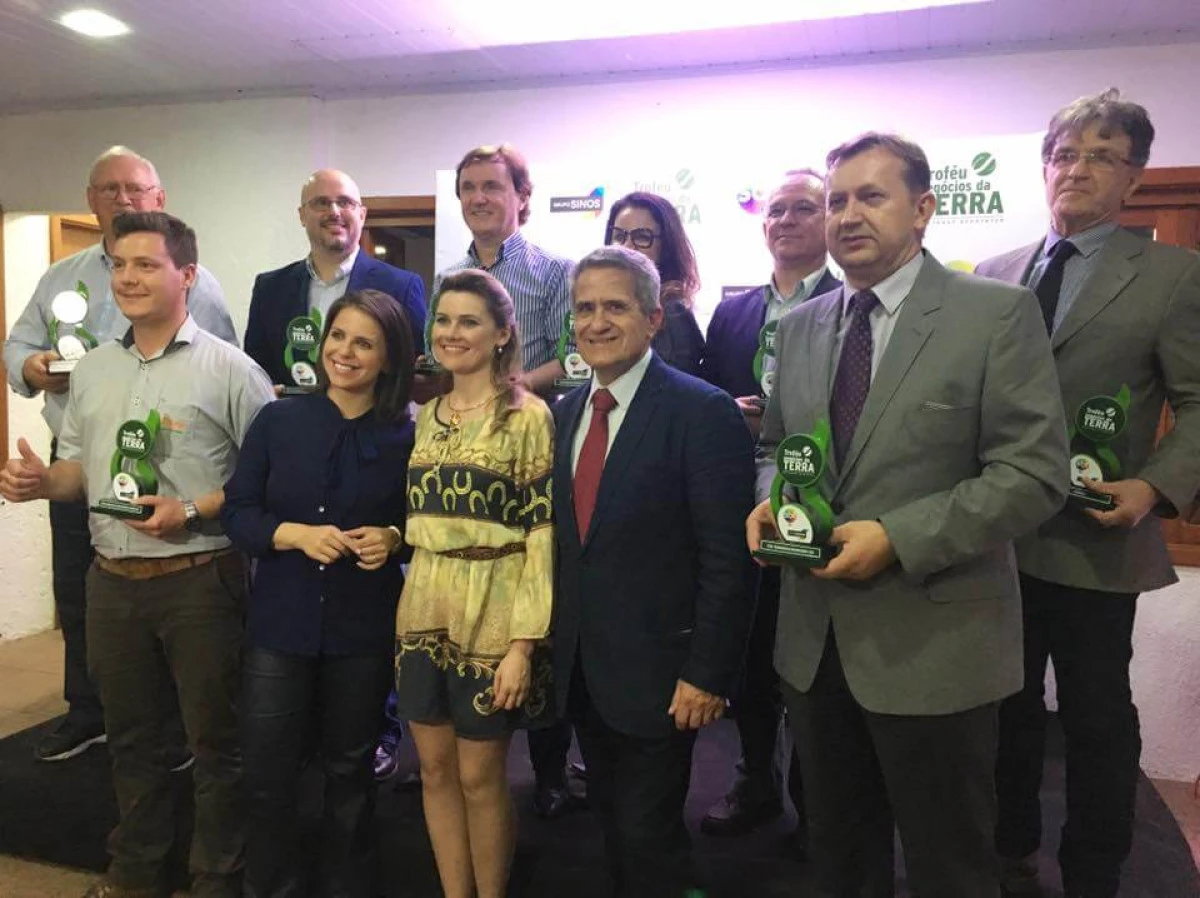 Stara recibe el Trofeo Negocios de la Tierra – Destaque Expointer