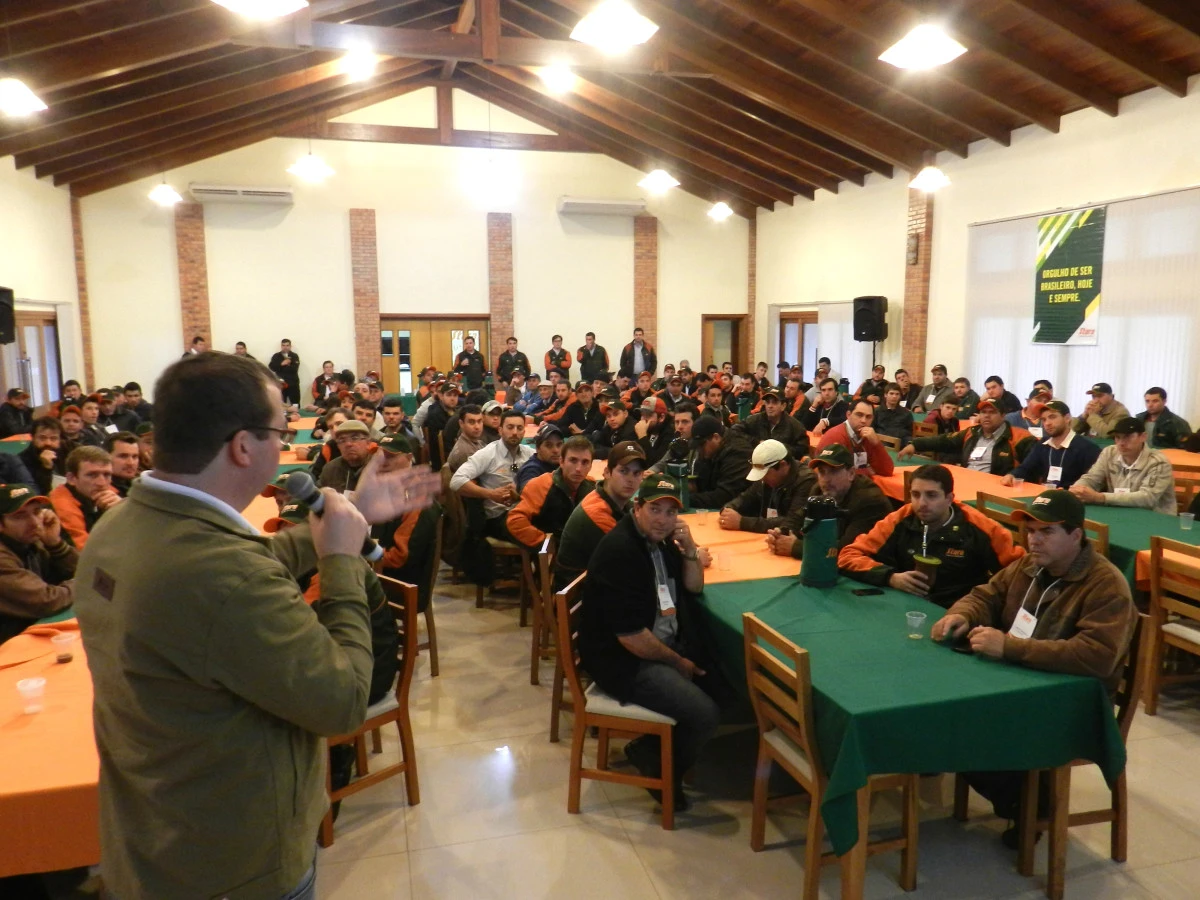 Stara receives farmers from Paraná and Rio Grande do Sul