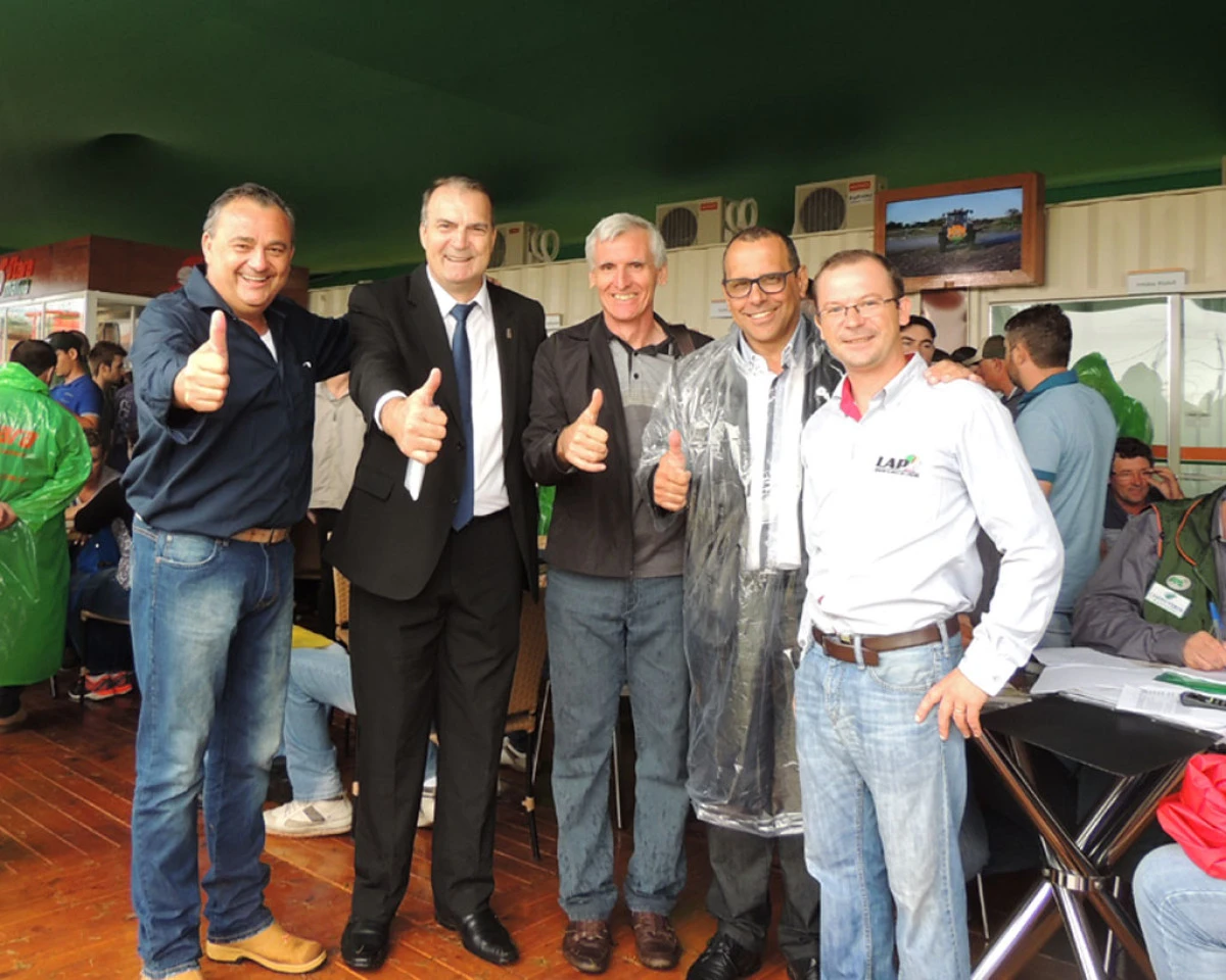 Stara recebe o reitor da UFSM durante a Expodireto
