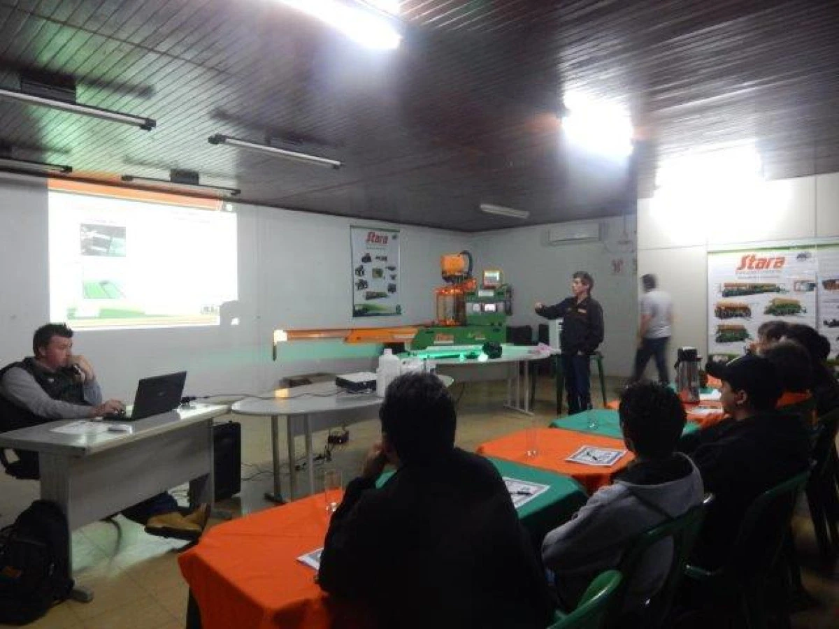 Concessionária Agrinova realiza treinamento em Palmeira das Missões, RS