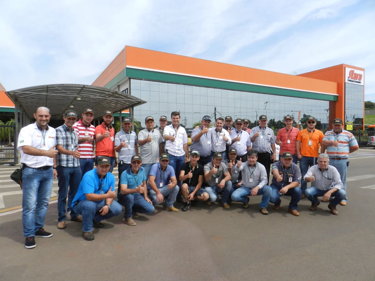 Produtores paraguaios visitam a Stara