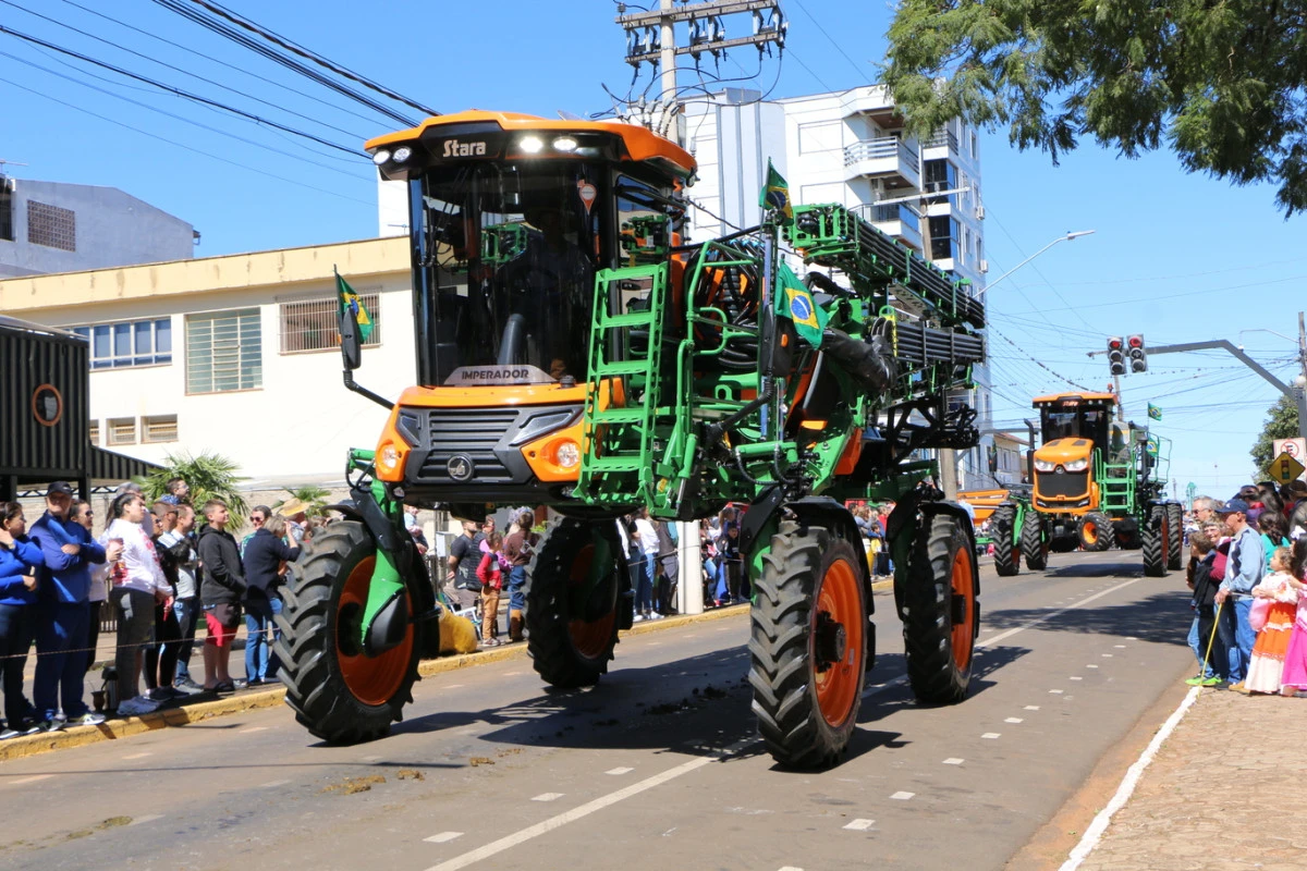 Cultuando as tradições, Stara participa de Desfile Farroupilha em Não-Me-Toque/RS