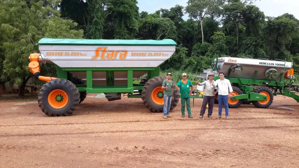 Concesionaria Agriterra hace la entrega de Hércules 10000 y Reboke 26000