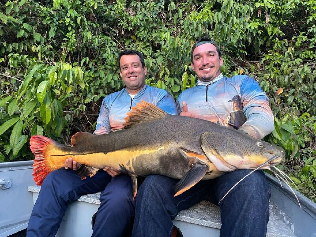 Grupo de consorcio Stara, para autopropulsados, hace viaje de pesca