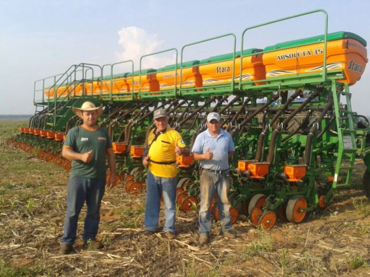 Concessionária Agriterra realiza entrega de Absoluta
