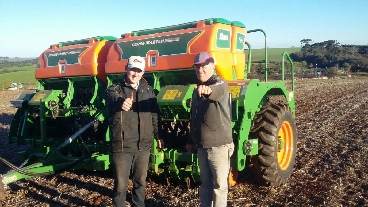 Concessionaria Plantiagro entrega sembradora Ceres